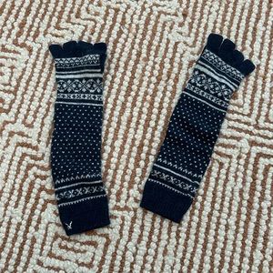 American Eagle finger gloves.